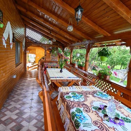 Sub Creasta Cocosului Hotel Breb Exterior photo
