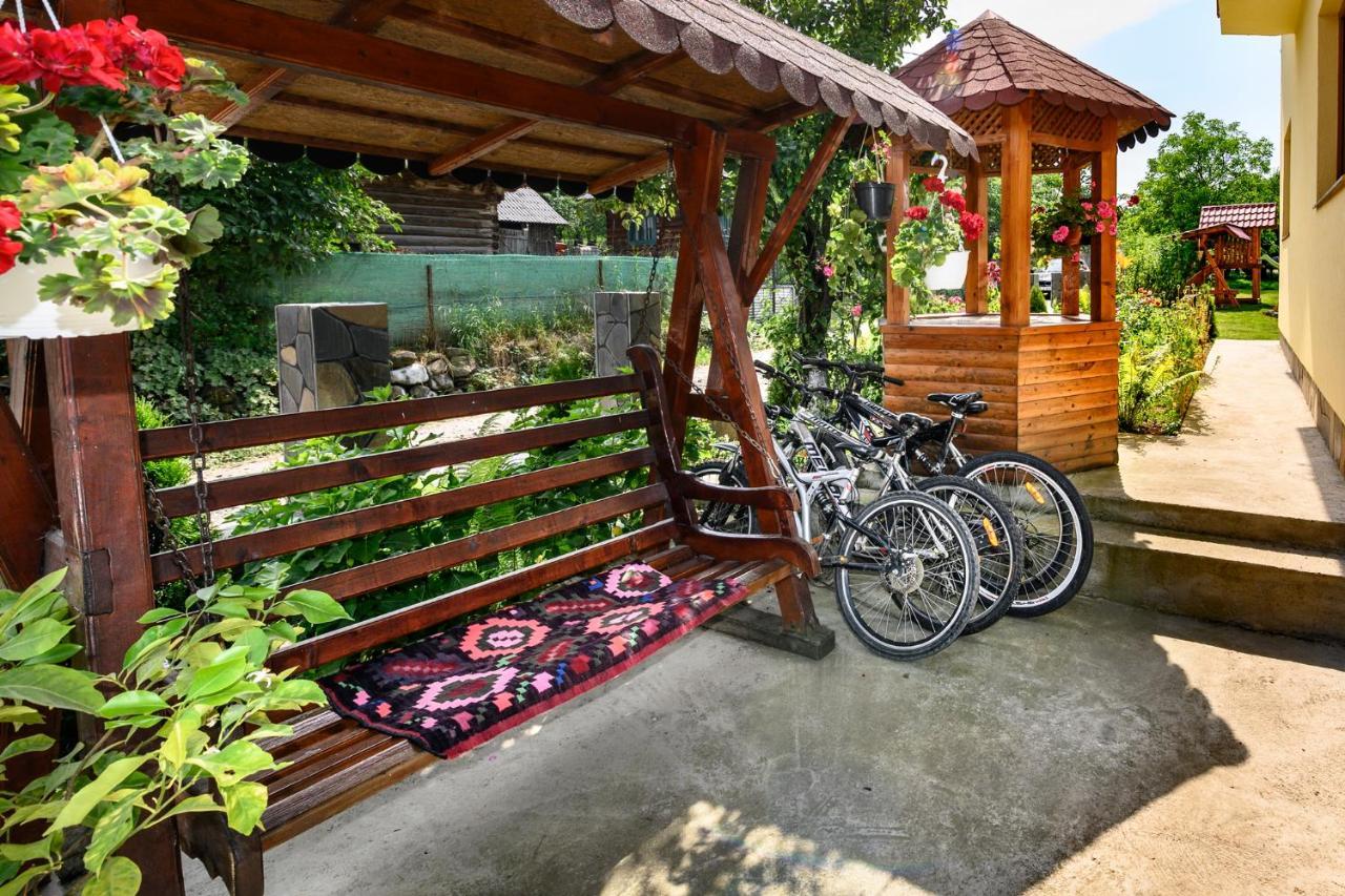 Sub Creasta Cocosului Hotel Breb Exterior photo